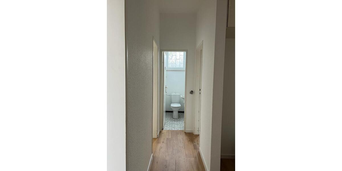 Renovierte helle 135 m² Wohnung mit Altbaucharme. 5 zimmer