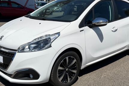 Peugeot 208 81.000 km 8.900 &euro; Calw 75365