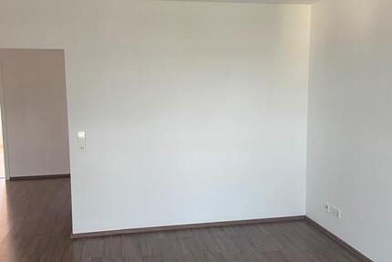 Attraktive 3-Zimmer-Wohnung mit EBK, Balkon und Tiefgarage zimmer