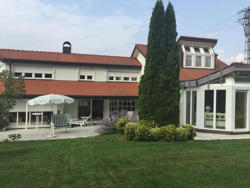 Möbl.2-Zi-Whg., 95 qm, Dachterrasse, Stellplatz, Pauschal 1.200 € zimmer