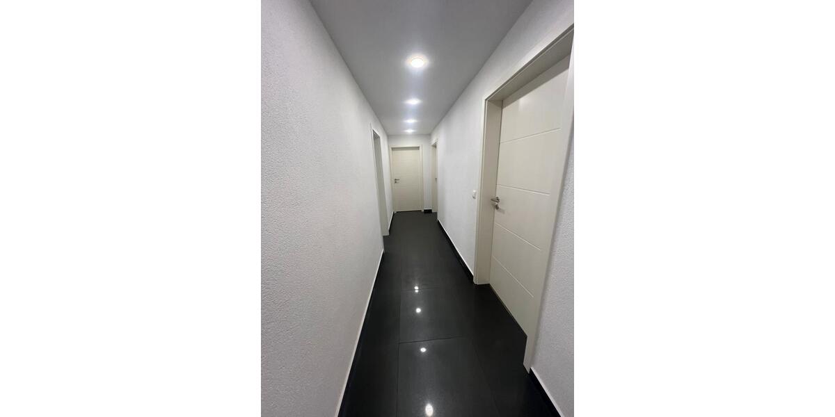 Verkauf einer neu sanierten 4-Zimmer-Wohnung inkl. Dachterrasse 4 zimmer