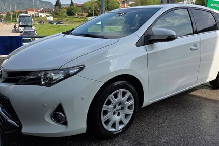 Toyota Auris 173.765 km 8.000 € Stuttgart 70372