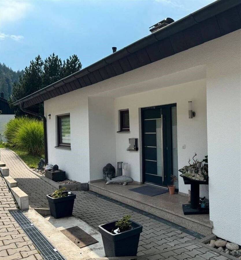 Vielseitiges Einfamilienhaus in idyllischer Lage - perfekt für Familien oder mehrere Generationen