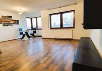 Renovierte 2,5 Zimmer Wohnung mit Einbauküche und Garage in der Südoststadt