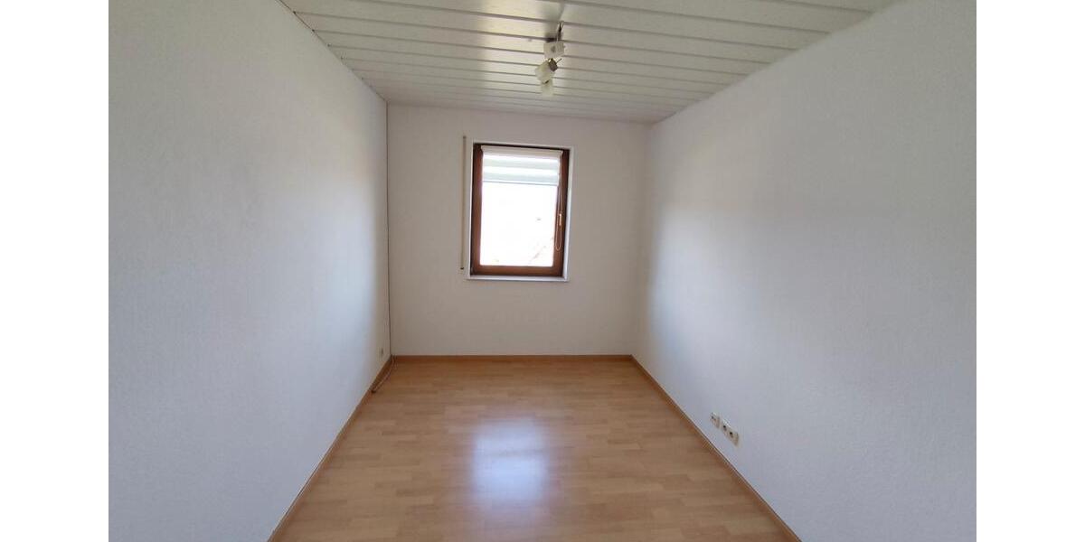 Dachgeschoßwohnung Neuenbürg - 3.5 Zimmer, 85 m&sup2;, 980&euro; | Angebot:26354841