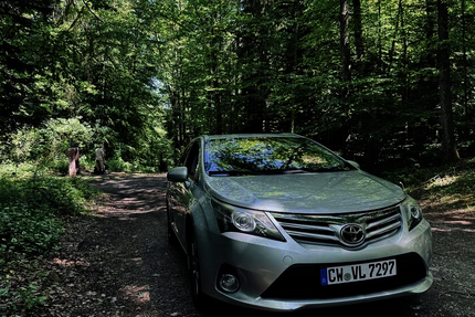Toyota Avensis 174.000 km 5.500 &euro; Bad Liebenzell Unterhaugstett 75378