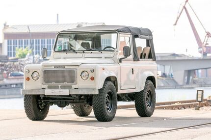 Land Rover Defender 106.908 km 48.900 € Stuttgart 70176