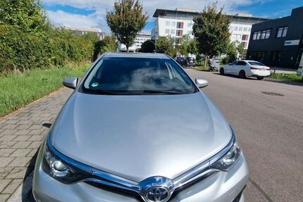 Toyota Auris 185.000 km 8.900 € Stuttgart 70374