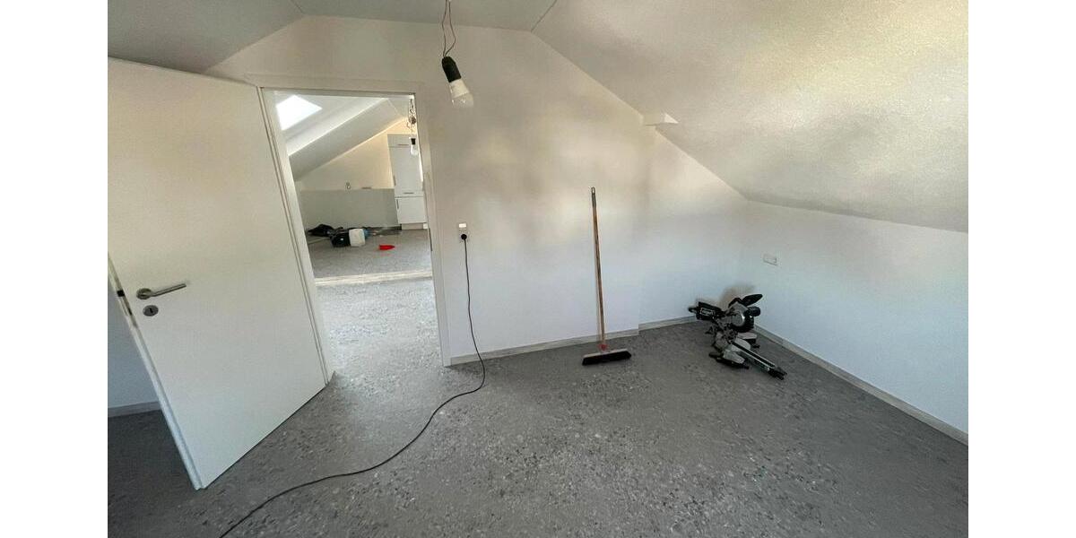 Dachgeschoßwohnung Oberderdingen - 2 Zimmer, 50 m&sup2;, 900&euro; | Angebot:24994550