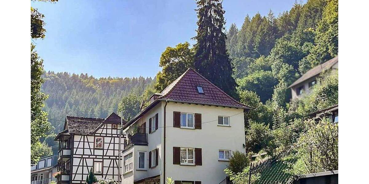 Einfamilienhaus Calw - 7 Zimmer, 180 m&sup2;, 329.000&euro; | Angebot:25710900