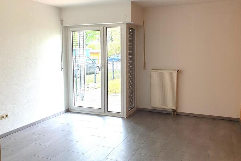 2 Zi-Wohn. (Erweiterung zur 3 Zi-Wohnung (100 qm) möglich)