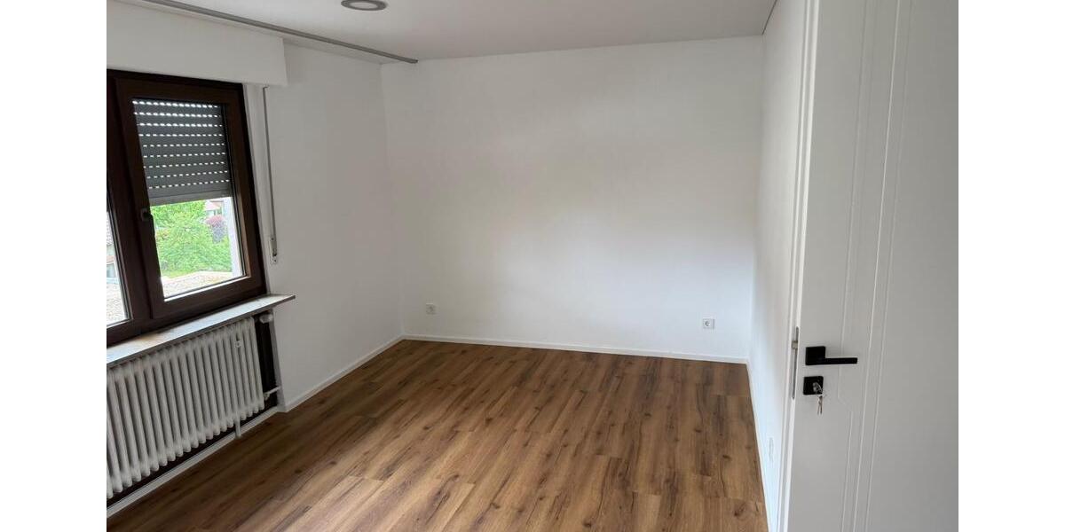 Dachgeschoßwohnung Schwieberdingen - 4 Zimmer, 100 m&sup2;, 1.550&euro; | Angebot:26692428