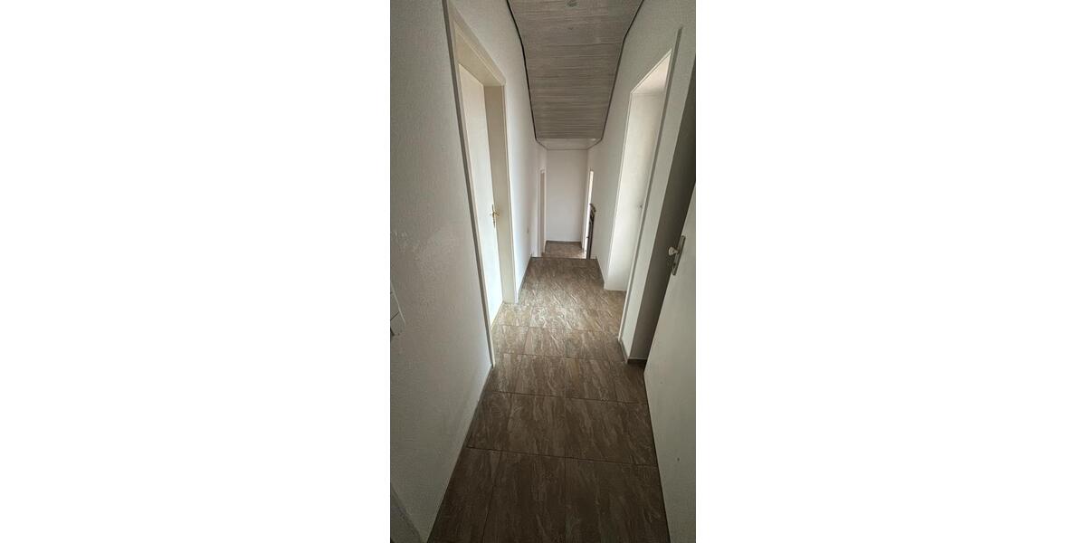 Etagenwohnung Sachsenheim - 3 Zimmer, 75 m&sup2;, 1.200&euro; | Angebot:25612985