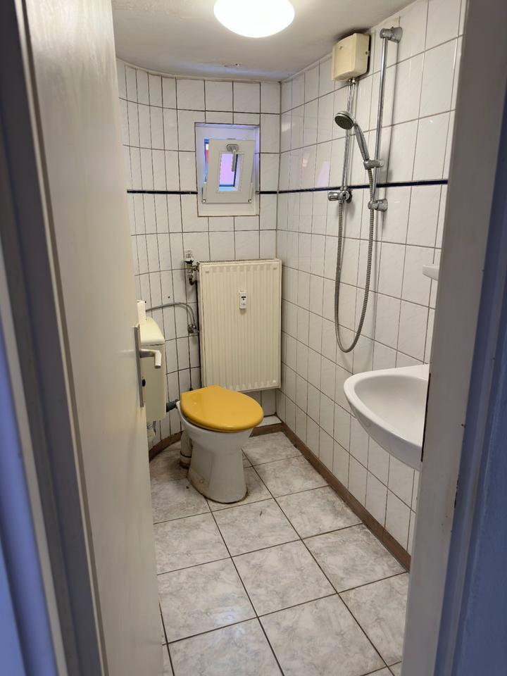 Vermietung Büro- Lagerfläche in Wohngebäude