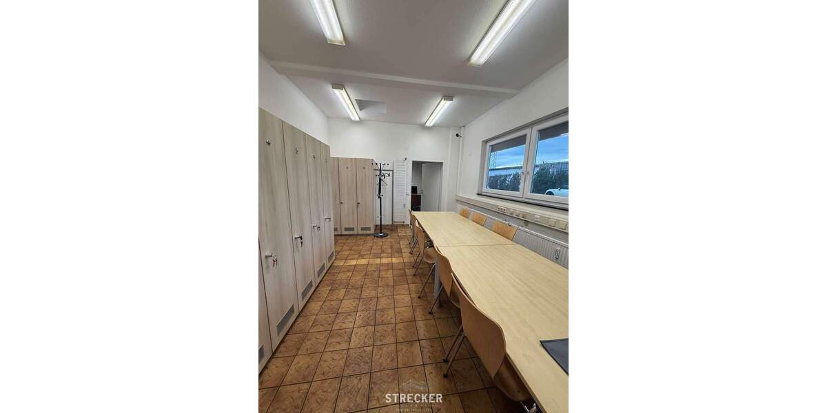 Vielseitig nutzbare Halle mit Halleneinbau und Freifläche in Karlsruhe zimmer