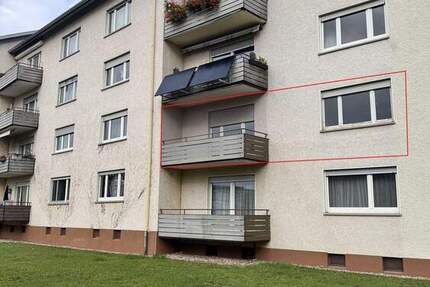 3-Zimmer-Wohnung mit Balkon und Loggia - eine solide Basis für Ihre Sanierungs- und Gestaltungsideen 3 zimmer