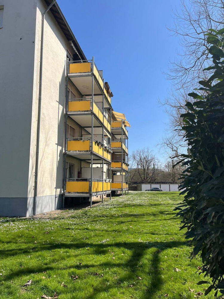 Geschmackvolle, gepflegte 2-Zimmer-Wohnung mit Balkon und Einbauküche in Karlsruhe