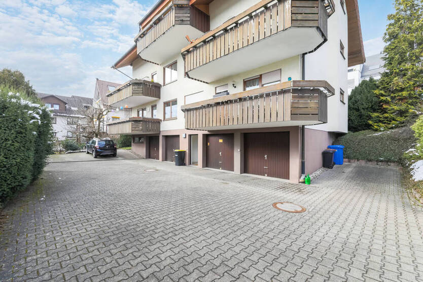 Seltene Gelegenheit! Stilvolle 3,5-Zimmer-DG-Wohnung mit Kamin und Garage und toller Aussicht!