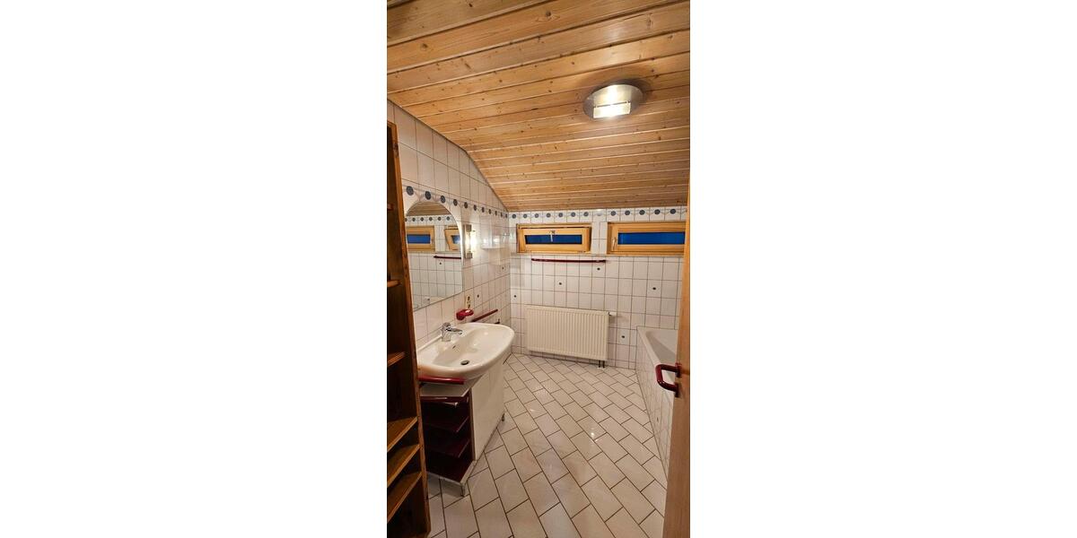 3 Zimmer DG-Wohnung mit EBK & Balkon 3 zimmer