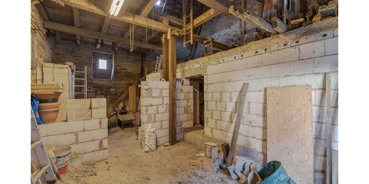 Mehrfamilienhaus, Wohnhaus Karlsbad / Auerbach Auerbach - 6 Zimmer, 153 m&sup2;, 195.000&euro; | Angebot:25425143