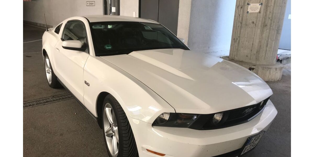 Ford Mustang 58.000 km 21.600 &euro; Leonberg 71229