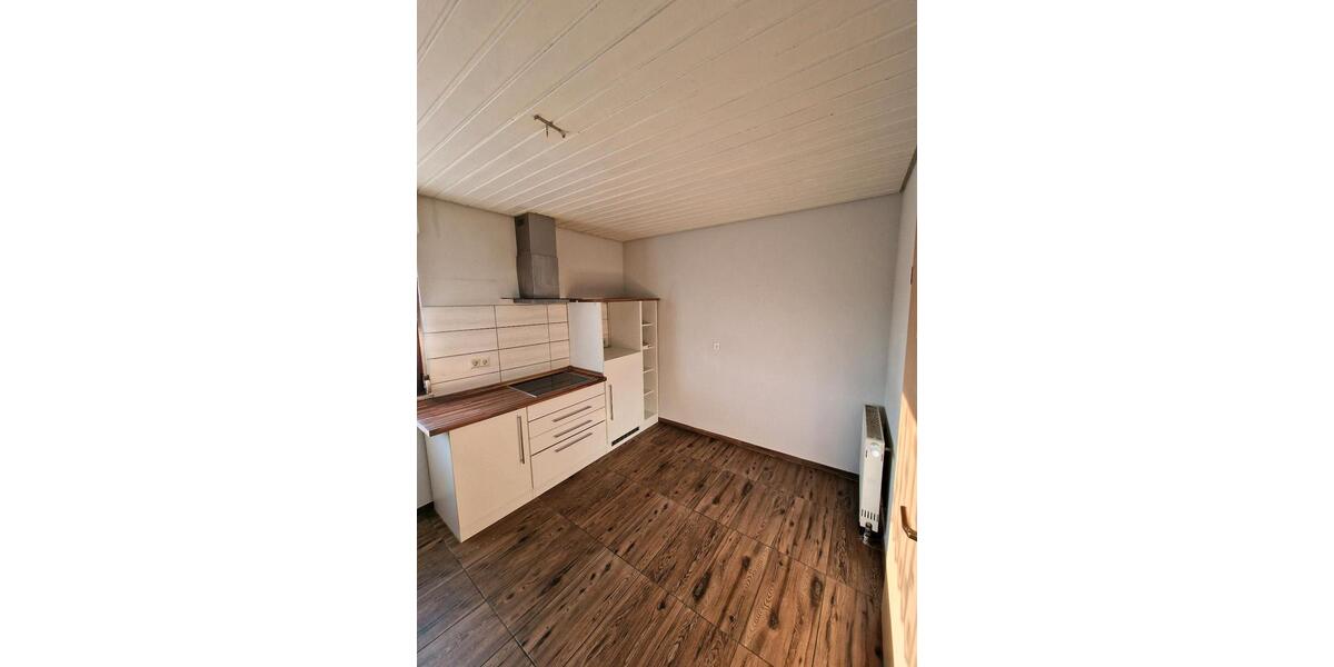 Dachgeschoßwohnung Straubenhardt - 4 Zimmer, 93 m&sup2;, 850&euro; | Angebot:25354030