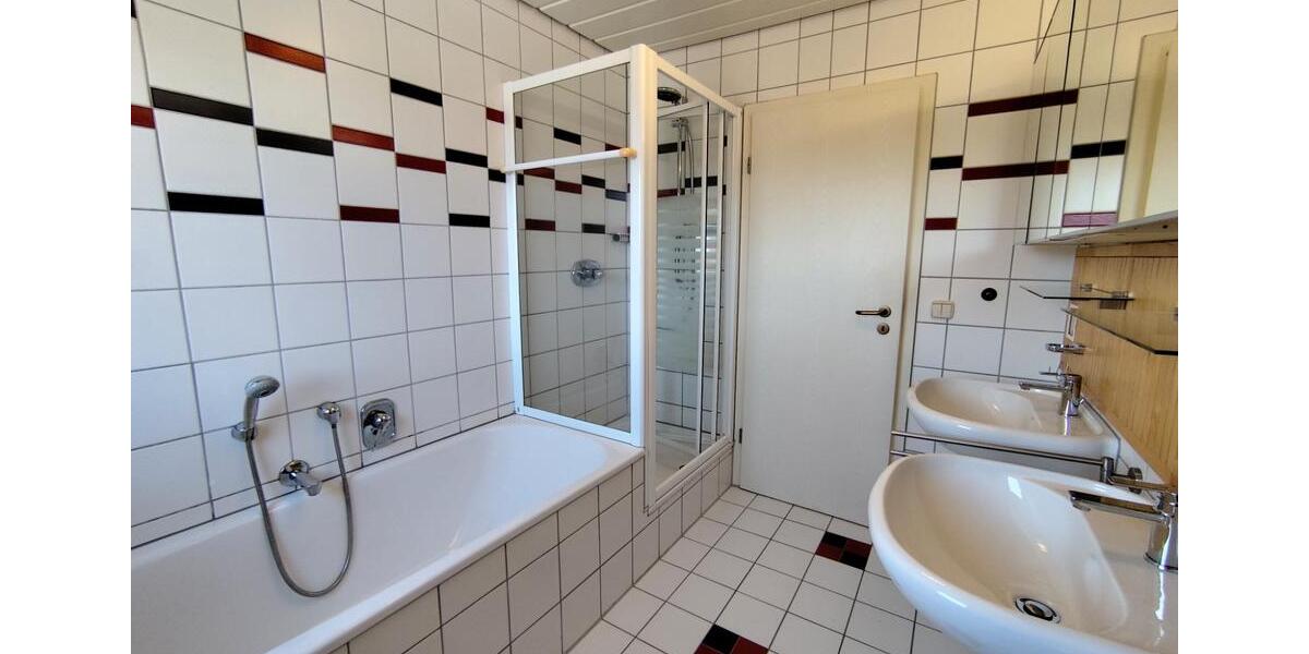 Dachgeschoßwohnung Neuenbürg - 3.5 Zimmer, 85 m&sup2;, 980&euro; | Angebot:26354841