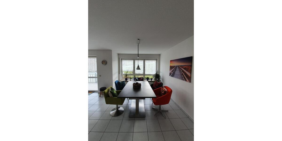 Etagenwohnung Straubenhardt - 4 Zimmer, 110 m&sup2;, 1.160&euro; | Angebot:25654034