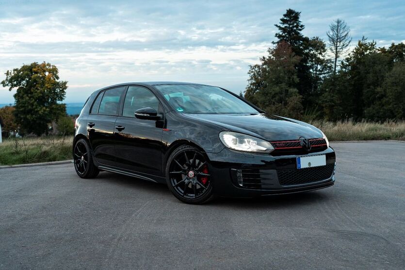 VW Golf 180.524 km 10.499 € Neuenbürg 75305