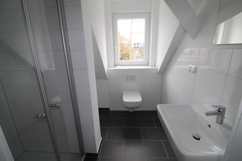 Perfekt für Singles - kleine DG-Wohnung mit Balkon und Fassadenvollwärmeschutz zimmer