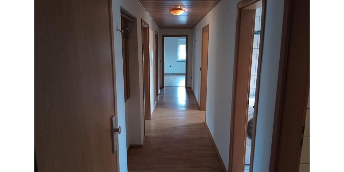 Etagenwohnung Illingen - 4 Zimmer, 90 m&sup2;, 1.400&euro; | Angebot:26338869