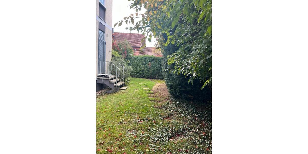 Renovierte helle 135 m² Wohnung mit Altbaucharme. 5 zimmer