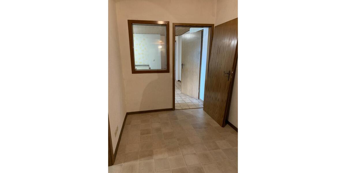 5-Zimmer-Eigentumswohnung in einem 3-Familien-Haus in KA-Neureut 5 zimmer