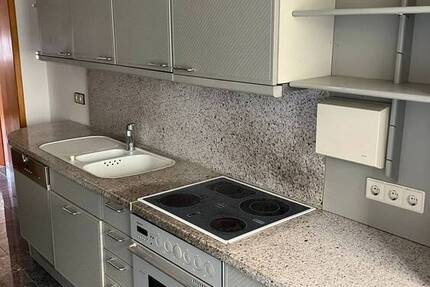 Tolle renoviere EG- Wohnung mit EBK SOFORT FREI!