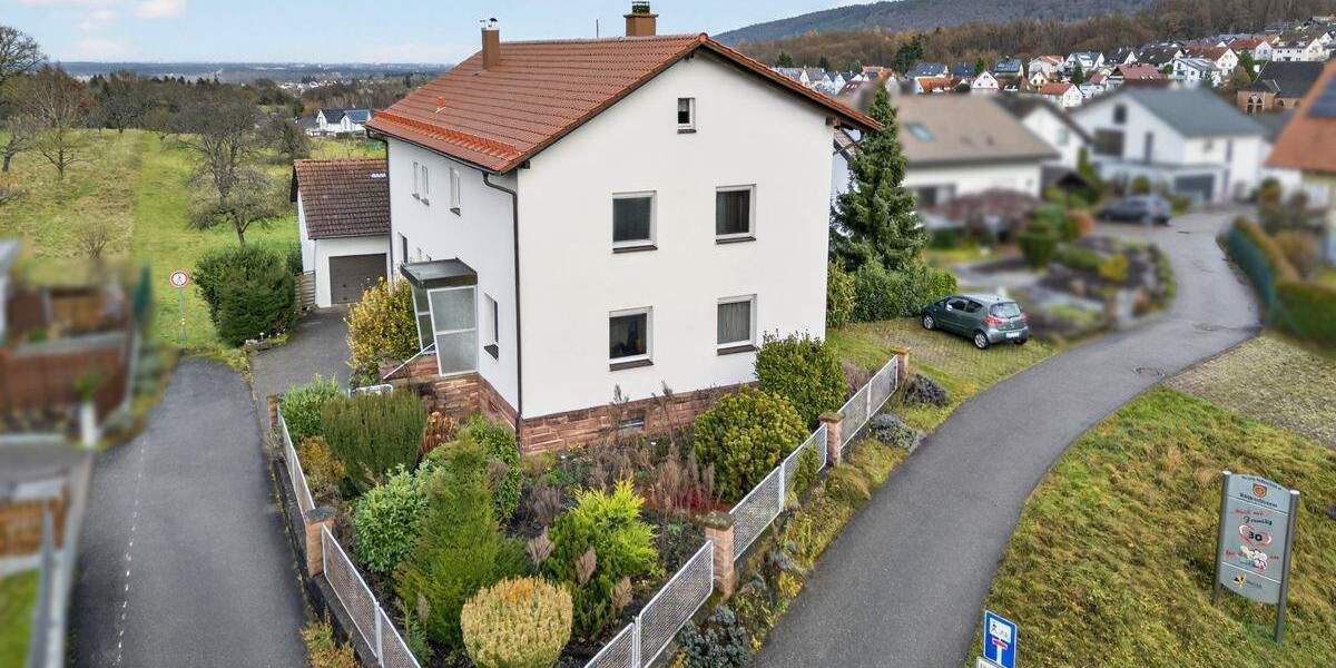 Ein Zuhause mit Zukunft: Großzügiges Zweifamilienhaus mit Charme, Scheune und viel Raum zum Leben 9 zimmer