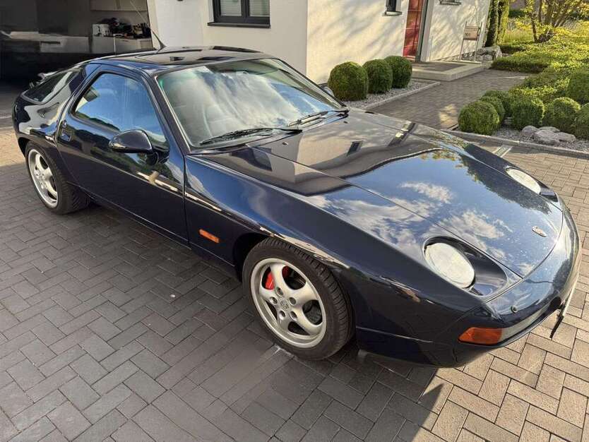 928