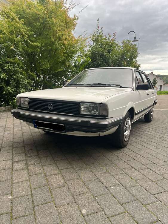 VW Santana 142.000 km 8.900 € Oberriexingen 71739