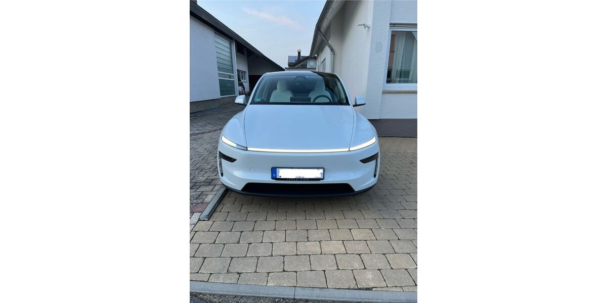 Tesla Model Y 13.850 km 47.500 &euro; Leonberg 71229