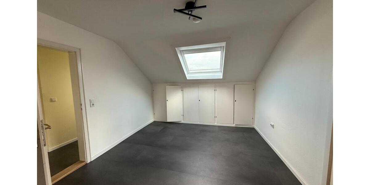 Dachgeschoßwohnung Walzbachtal - 2.5 Zimmer, 70 m&sup2;, 700&euro; | Angebot:26086197