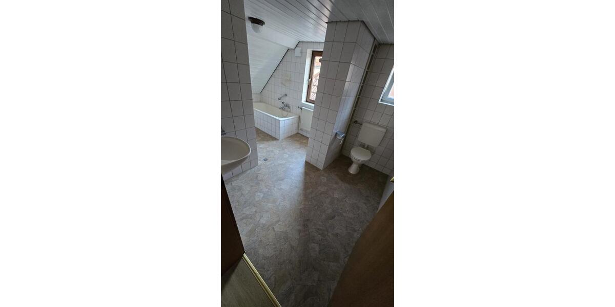 Dachgeschoßwohnung Weil der Stadt - 3 Zimmer, 77 m&sup2;, 750&euro; | Angebot:25802931