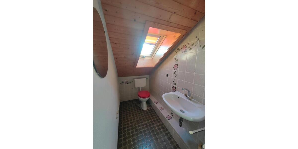 Doppelhaushälfte mit Garage, 3 Stellplätze, Terrasse & Balkon 6 zimmer