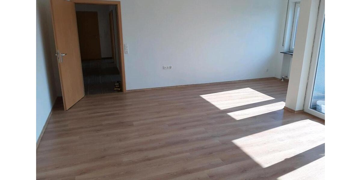 Etagenwohnung Sachsenheim - 4.5 Zimmer, 94 m&sup2;, 1.250&euro; | Angebot:25753183