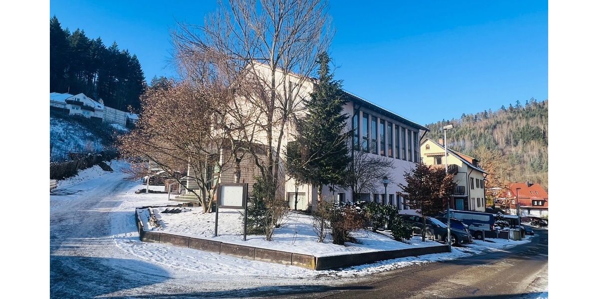 Ehem. Kirche mit Charakter − vielseitig nutzbares Gebäude für Wohn- und Gewerbezwecke 4.5 zimmer