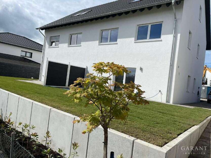 Haus zum Mieten in Sulzfeld 1.940 € 160 m²