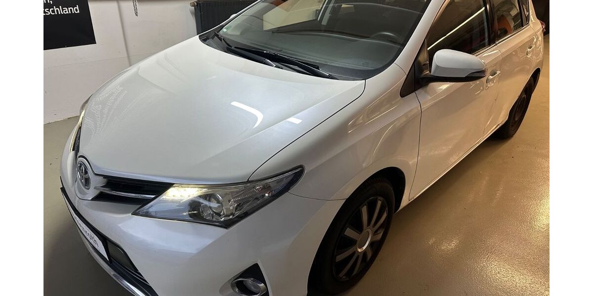 Toyota Auris 121.120 km 9.290 € LEONBERG 71229