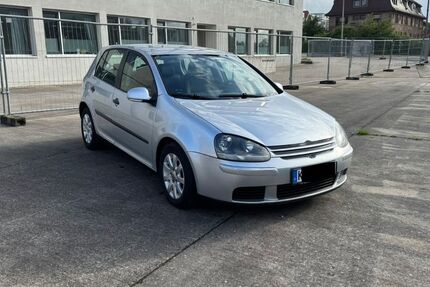 VW Golf 181.000 km 2.700 &euro; Mühlacker 75417