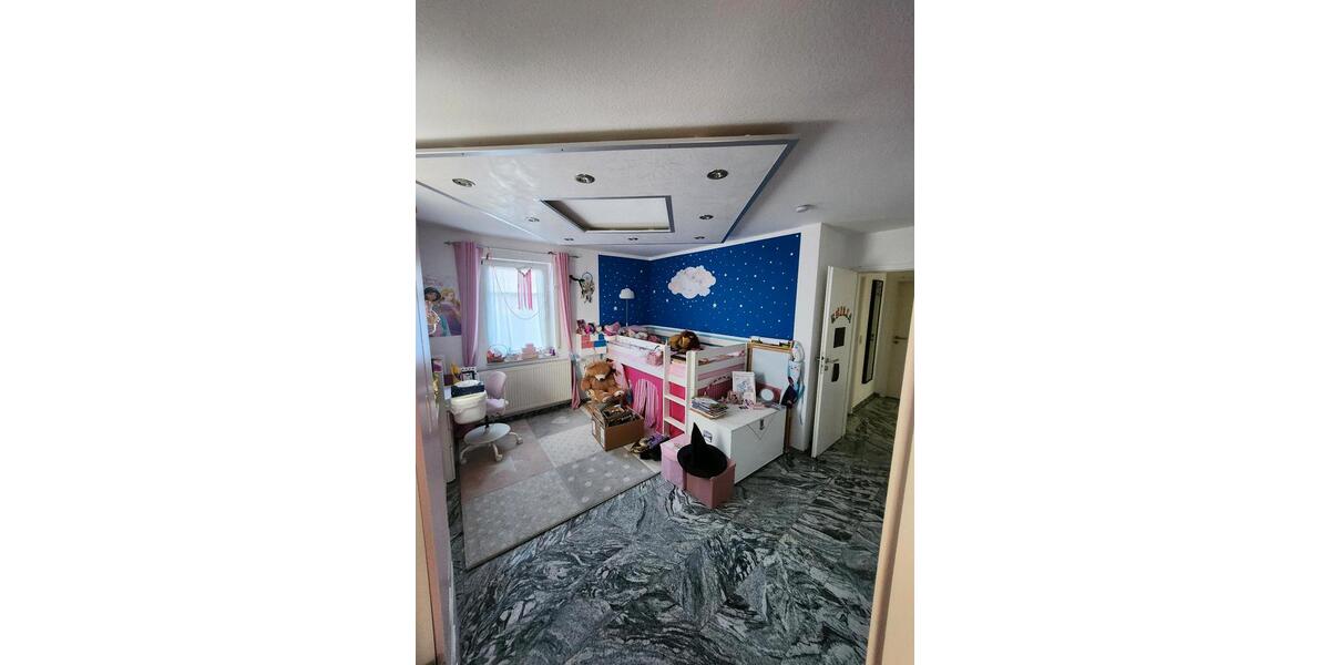 Große 4-Zi-EG-Wohnung mit Terrasse & TG – ruhige Waldrandlage 4 zimmer