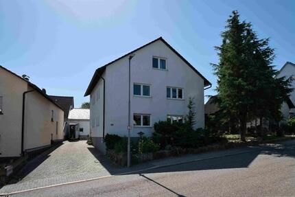 Haus Karlsbad - 6 Zimmer, 220 m&sup2;, 999.000&euro; | Angebot:27000080