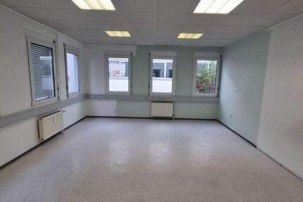 Gewerbeobjekt Karlsbad Langensteinbach - 4 Zimmer, 900&euro; | Angebot:25703395