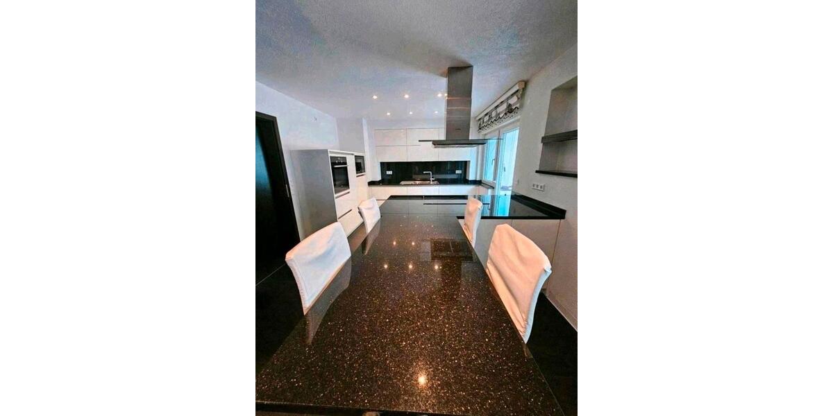 Etagenwohnung Pforzheim - 4 Zimmer, 160 m&sup2;, 1.650&euro; | Angebot:26321293